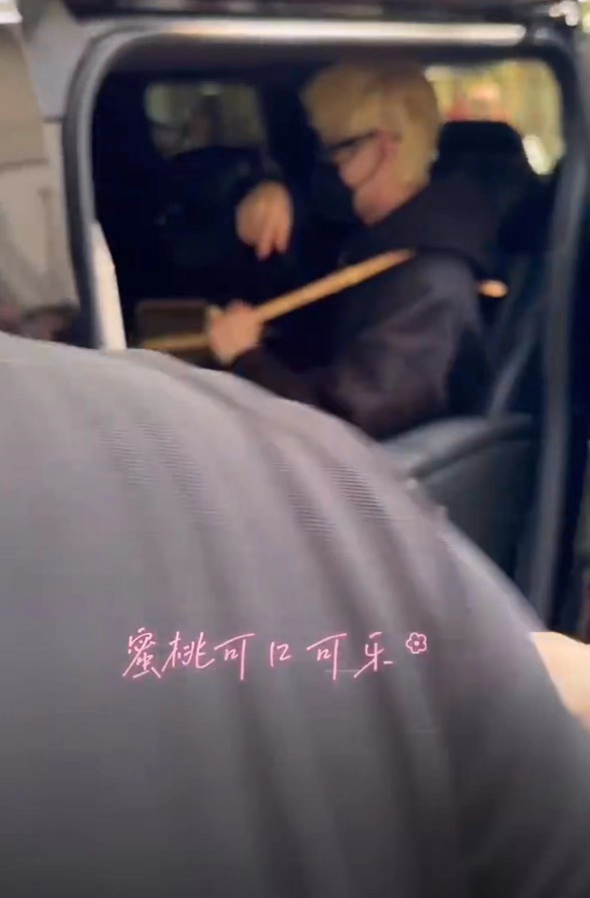 #白敬亭染金发了##白敬亭染了金发#白敬亭染了金发，期待一波 ​​​