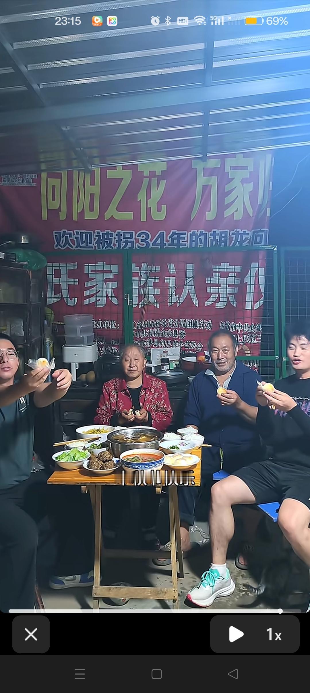 胡龙回家的第1个中秋节😍
为父母做了丰盛的饭菜！


祝胡龙一家中秋节快乐！ 