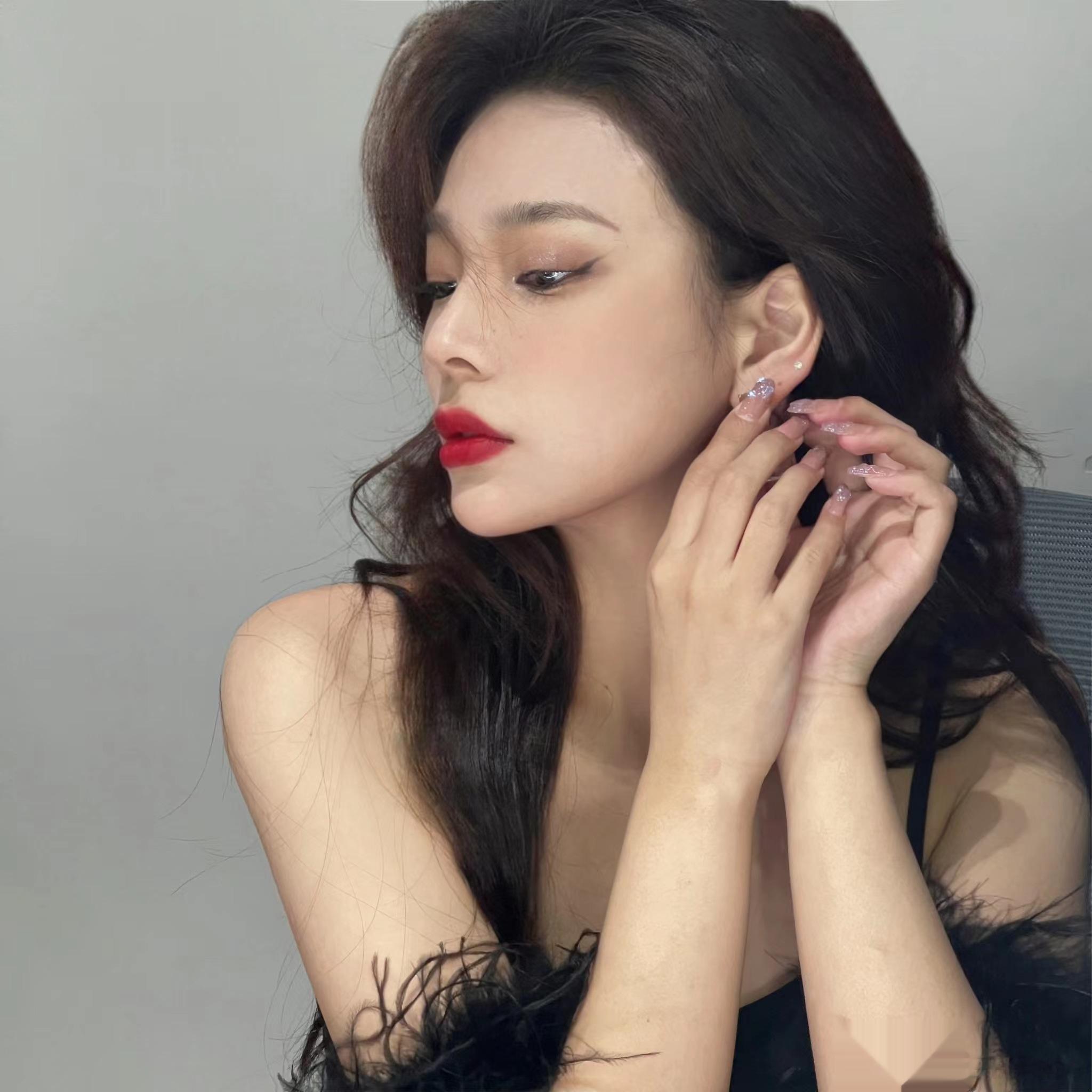 今日·𝗼𝗼𝘁𝗱🕶️到了穿吊带的季节啦姐妹们还不快搞起来😏 ​​​