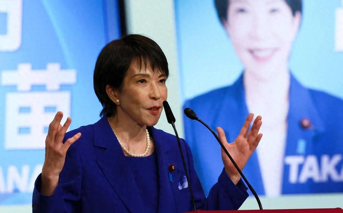 高市早苗刚当上日本首位女首相，凳子还没捂热，就得先接住前首相石破茂甩来的“烫手山