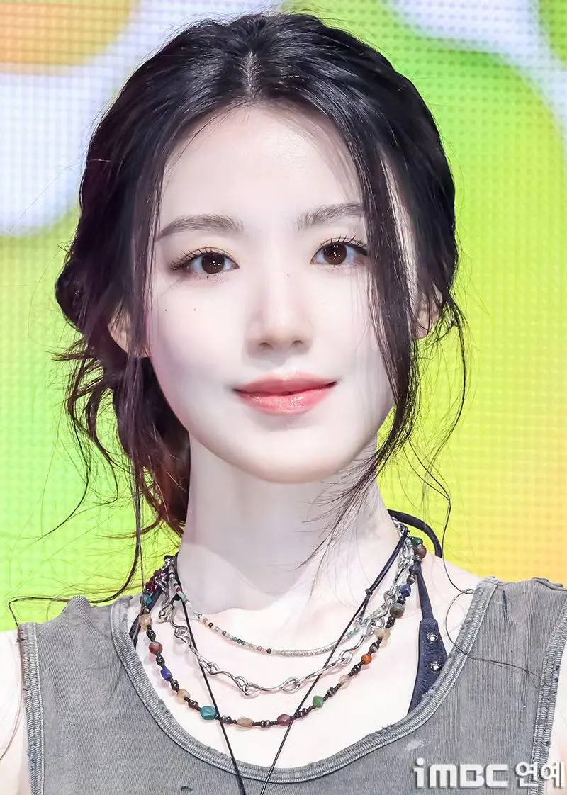 260706 回归Showcase 新闻图  这居然是新闻图吗？舒舒你太美了！