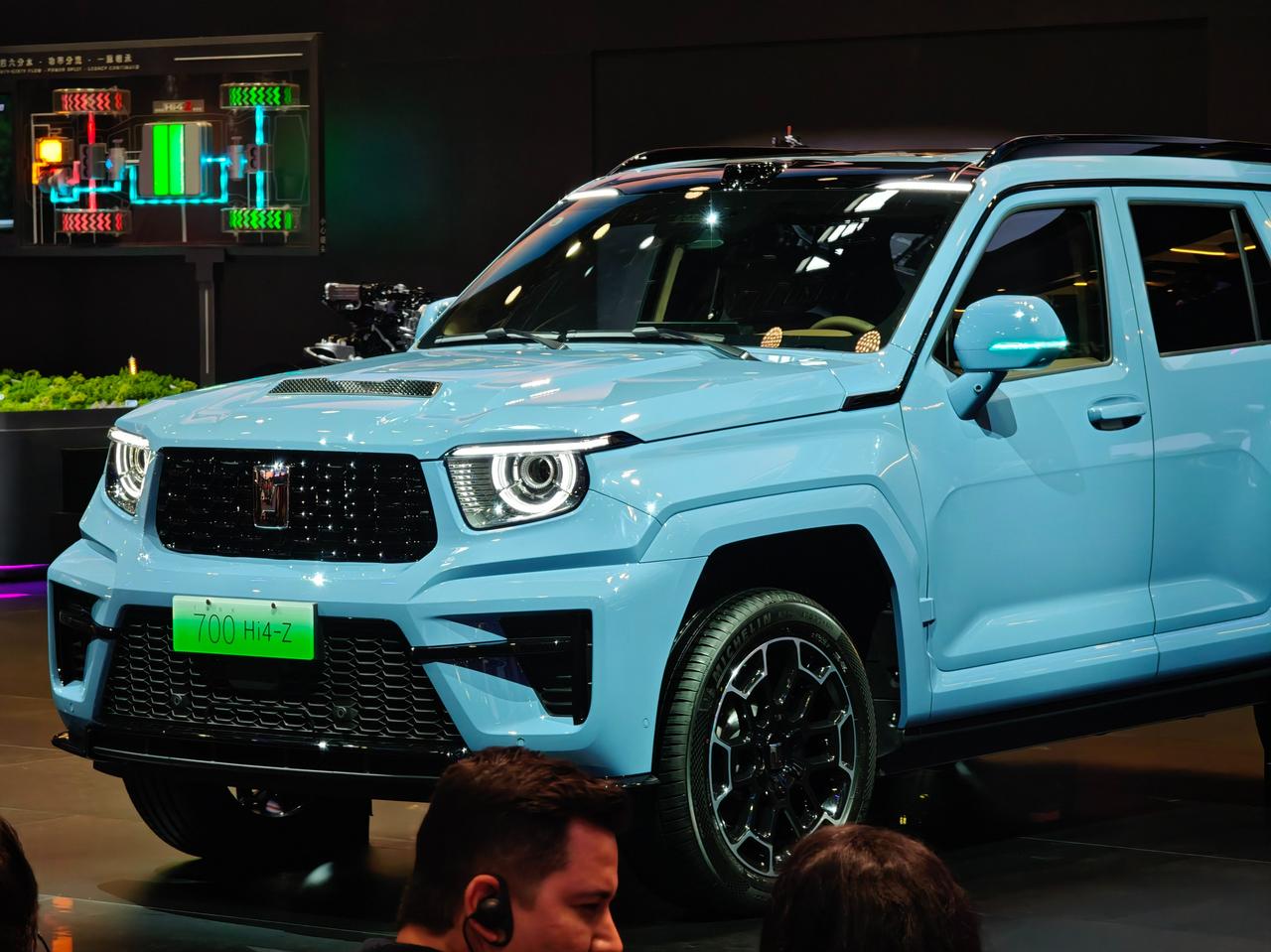 坦克展台以“铁汉柔情”为主题，全新坦克700领衔全家桶亮相，直接把东方美学、全域