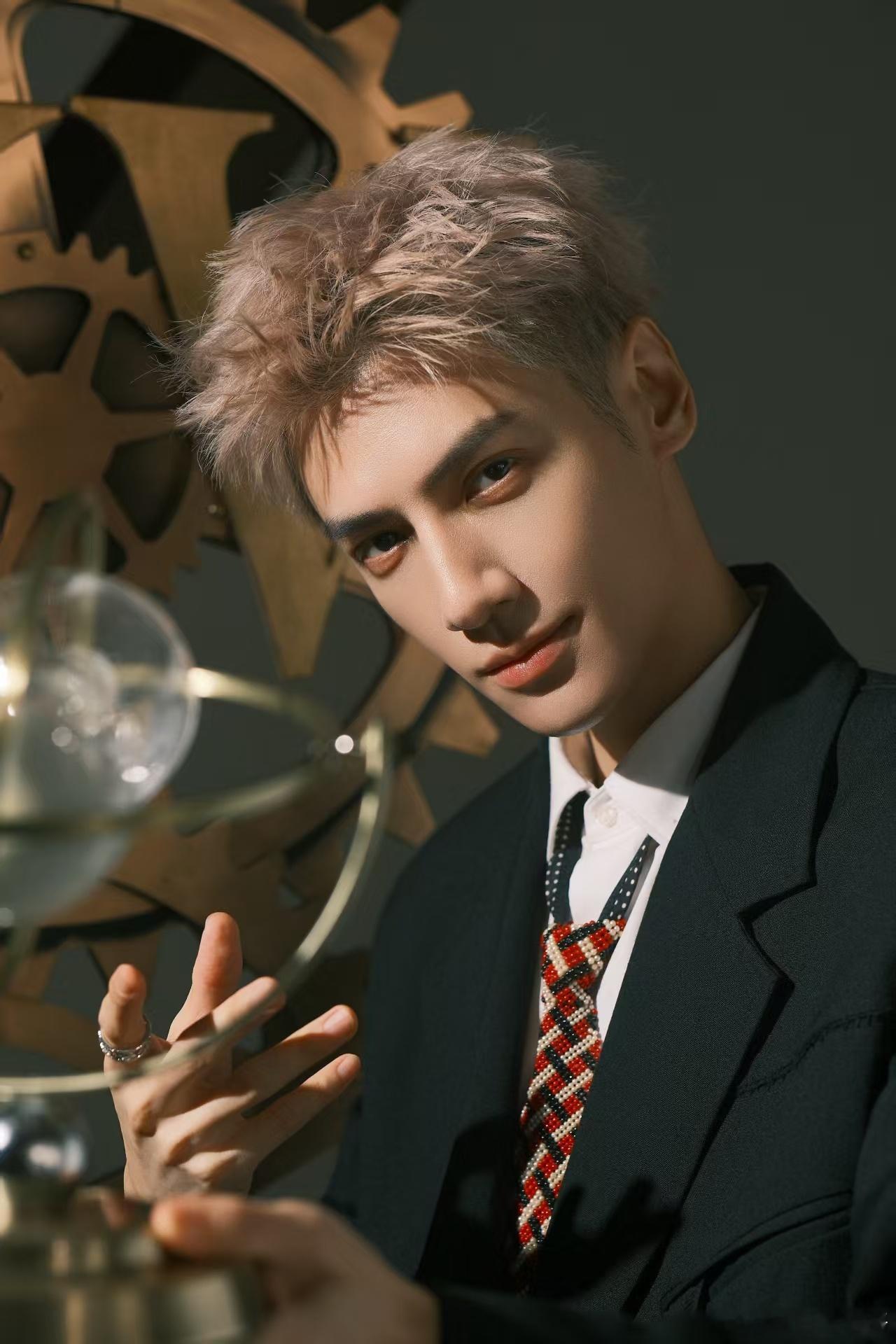 罗云熙周年曲云知道 罗云熙1227出道十五周年快乐 罗云熙出道十五周年这一天发布