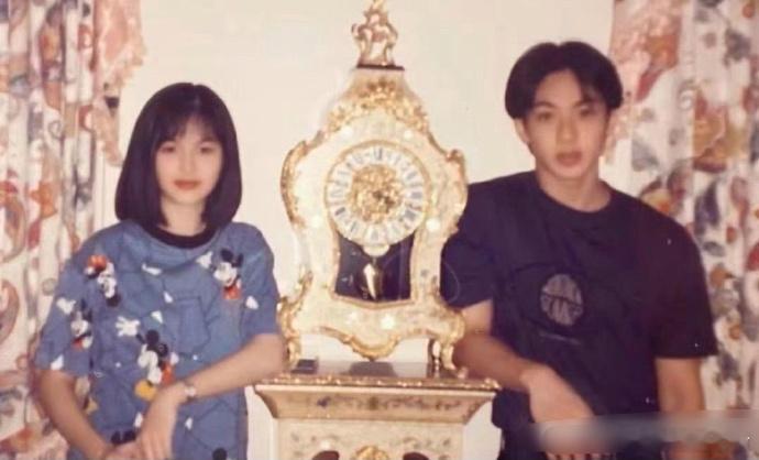 吴尊青梅竹马的爱情令人羡慕，不过他16岁时颜值配不上他老婆的美[哈哈] ​​​