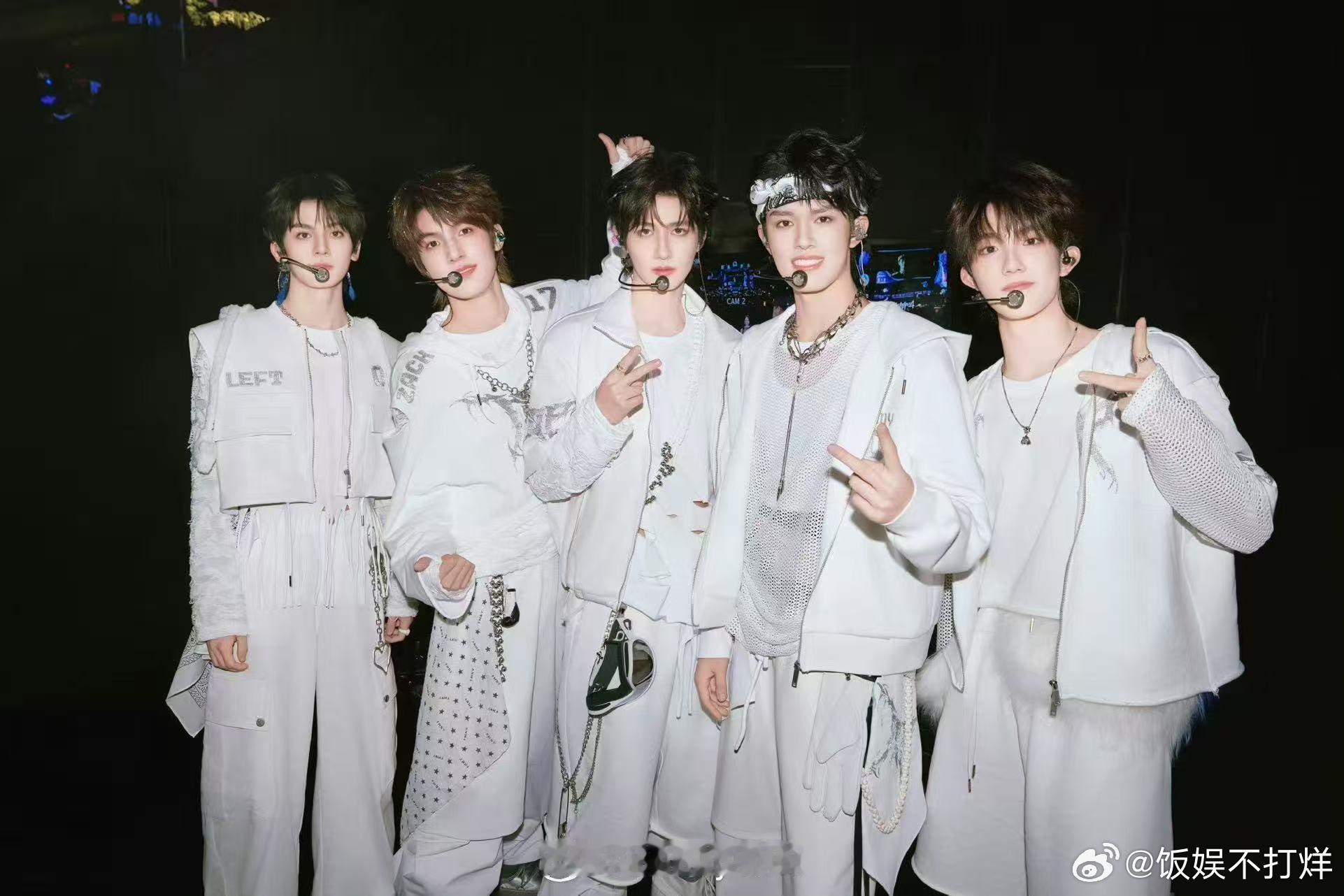 登陆少年粉丝 严格的东亚父母 别人追星是疯狂打call，我们追星是“严格审查”，