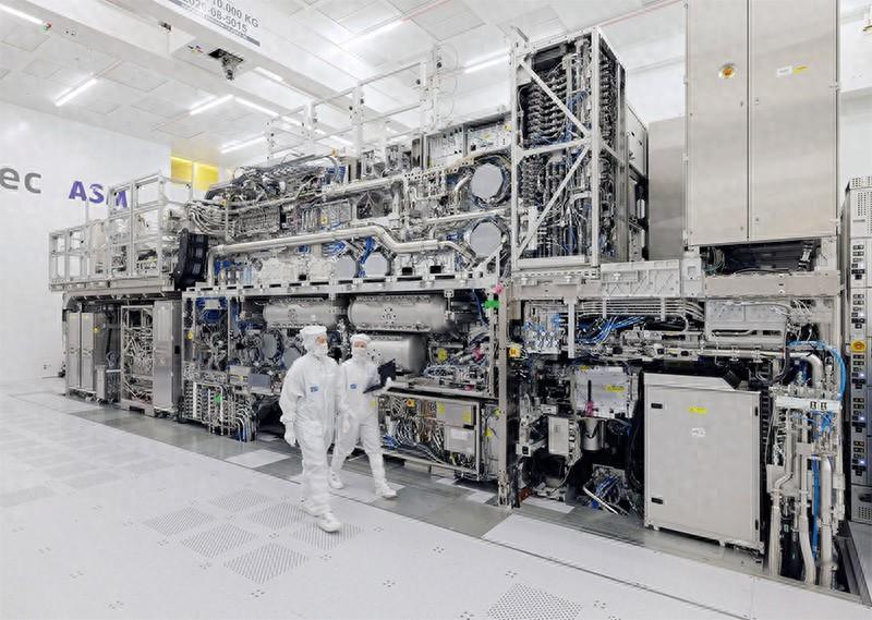 从 12 月 1 日起荷兰 ASML 先进光刻机制造将受限！涉及到 EUV 光刻