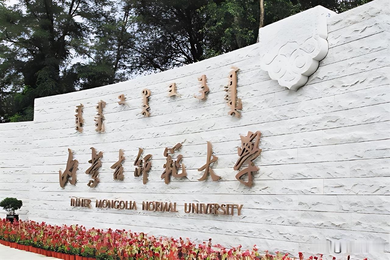 我出生在农村，从小在农村生活。是1980年考上的大学。

当时，考大学根本不像现