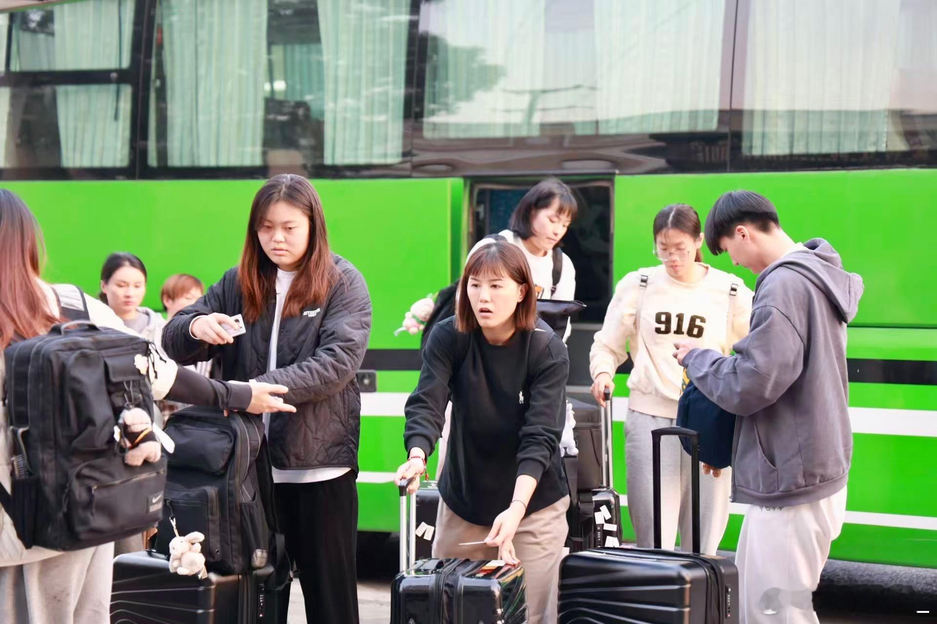 2024年“金篮杯”职业女篮大奖赛明日开赛，参赛队已陆续到达，浙江、江苏目前已入