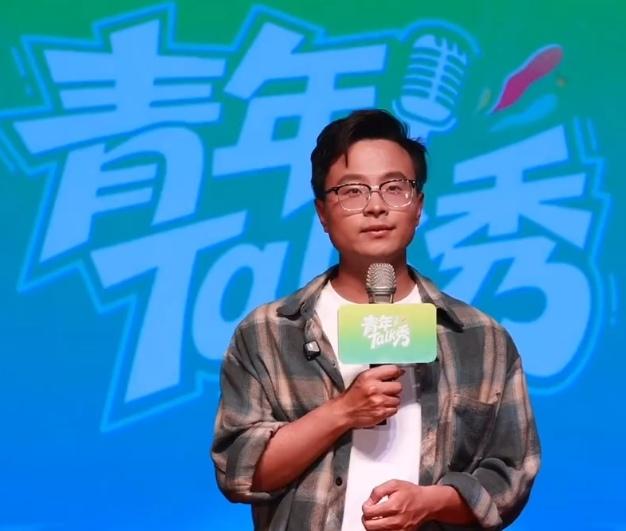 谁能想到，山东枣庄藤花峪村，那个被村民质疑“嘴上没毛，办事不牢”的毛头小子，如今