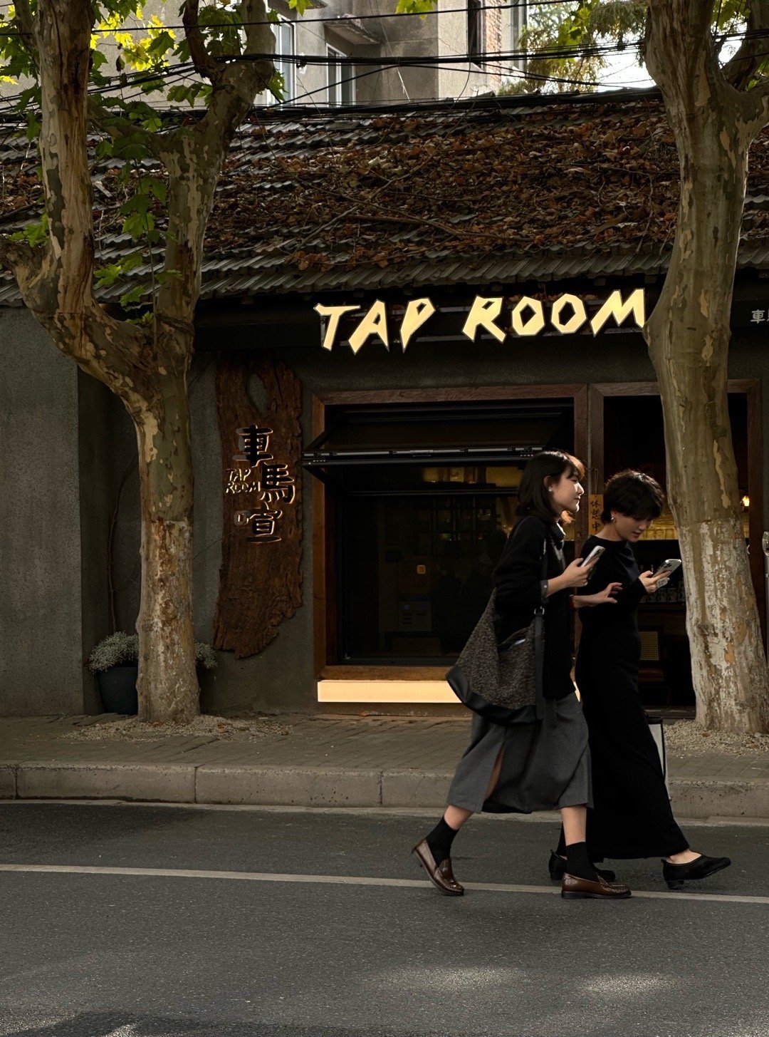 所谓成长，就是在一次次接近，一次次远离中，寻找一个彼此都不太受伤害的位置。丨韩寒