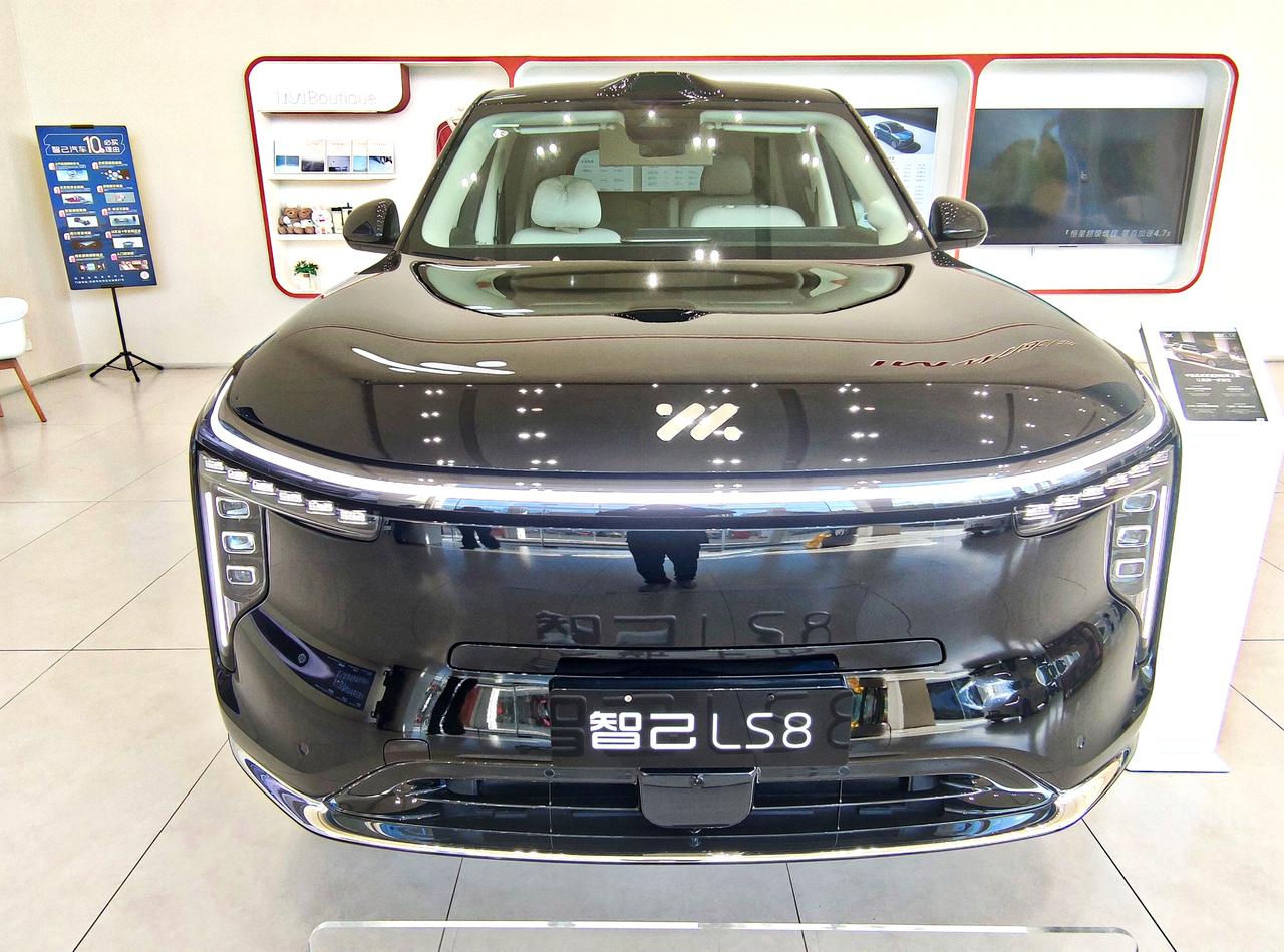 跨时代科技旗舰《智己LS8》
  智己LS8于2026年4月16日上市，限时权益