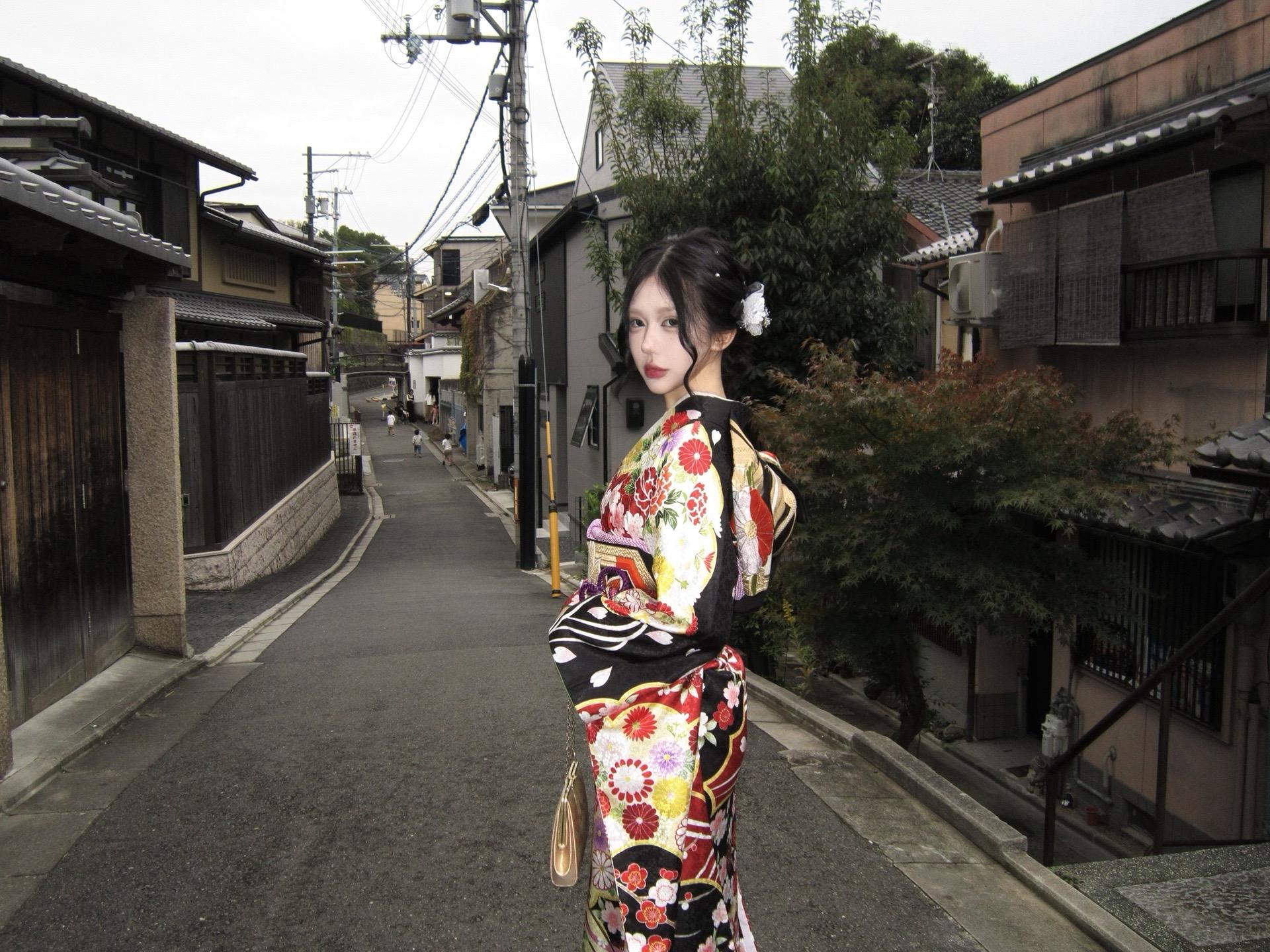 闲逛的大小姐。