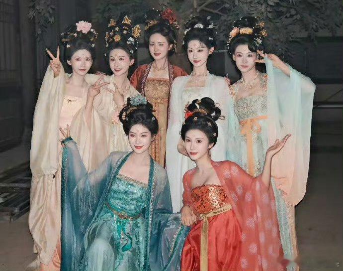 唐宫奇案 我的评分：央视网文娱评唐宫奇案唐宫奇案不只是单纯探案，全是女生的倔强与