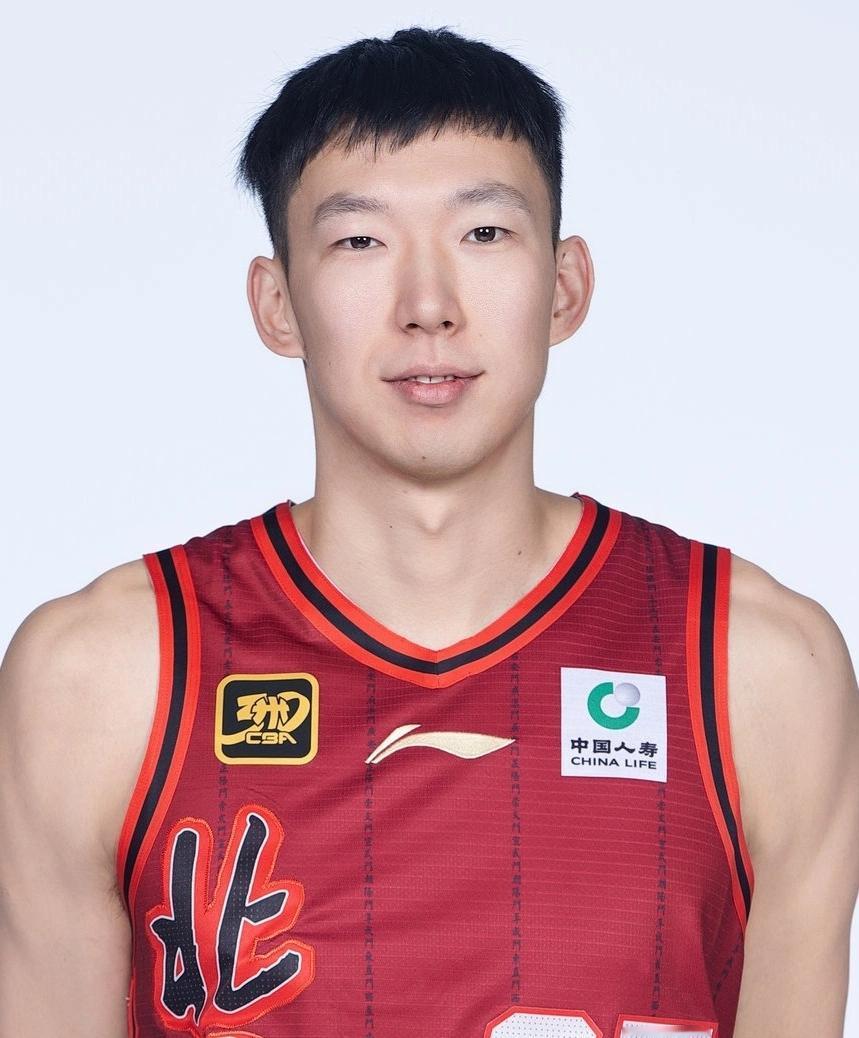 周琦，1996年1月16日出生于河南省新乡市，中国职业篮球运动员，司职中锋，毕业