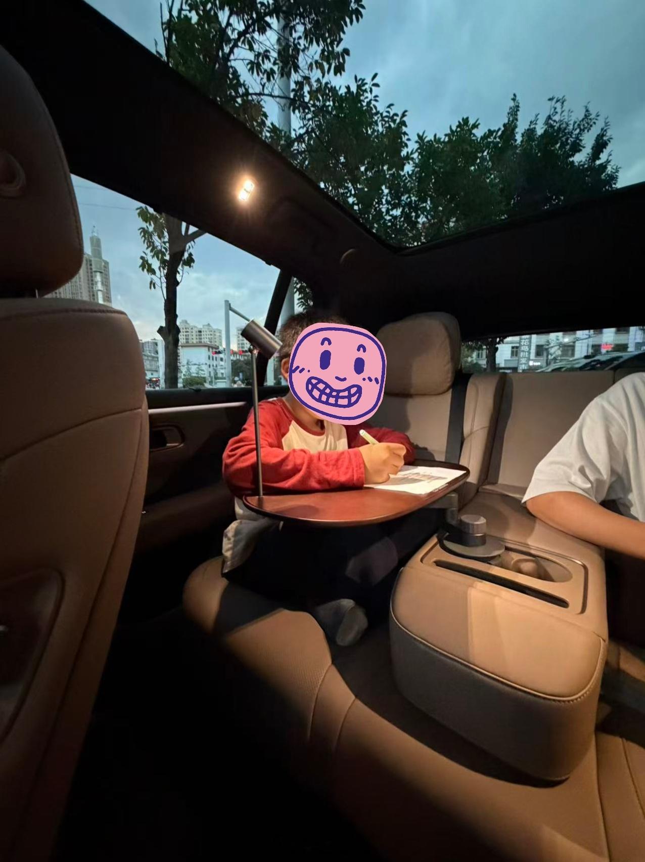 现在小孩的作业确实多[单身狗][委屈][捂嘴哭]理想汽车[超话]理想i6[超话]