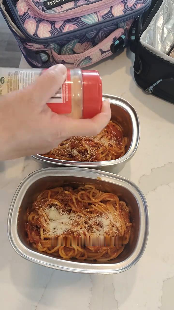 清清漫步加拿大，分享有烟火气的海外生活。关于卡尔加里的天气，群友说了一句话，我觉