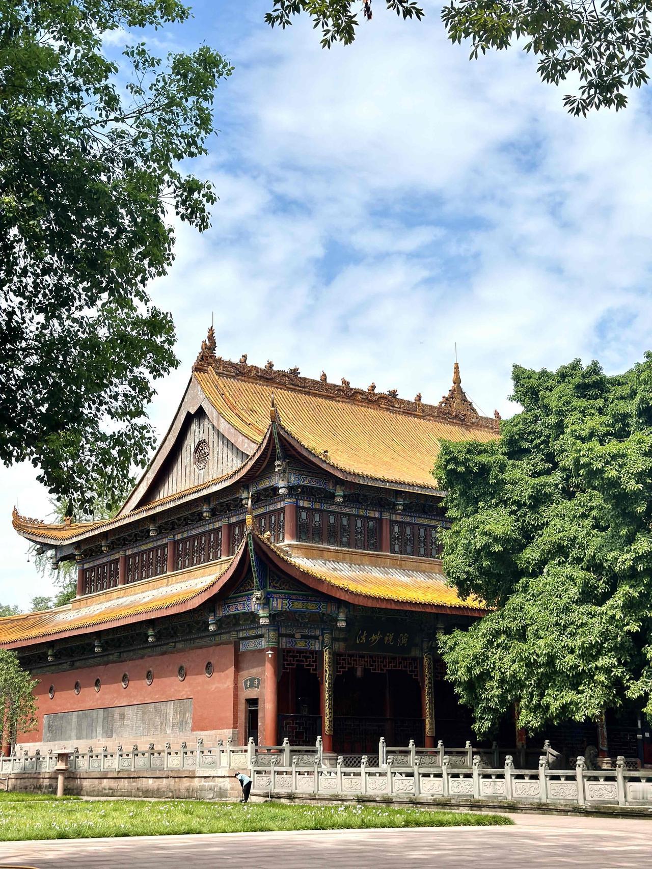 成都旅游去哪里？今天给大家推荐一处冷门小众之地。

一说起成都旅游，很多人都会说