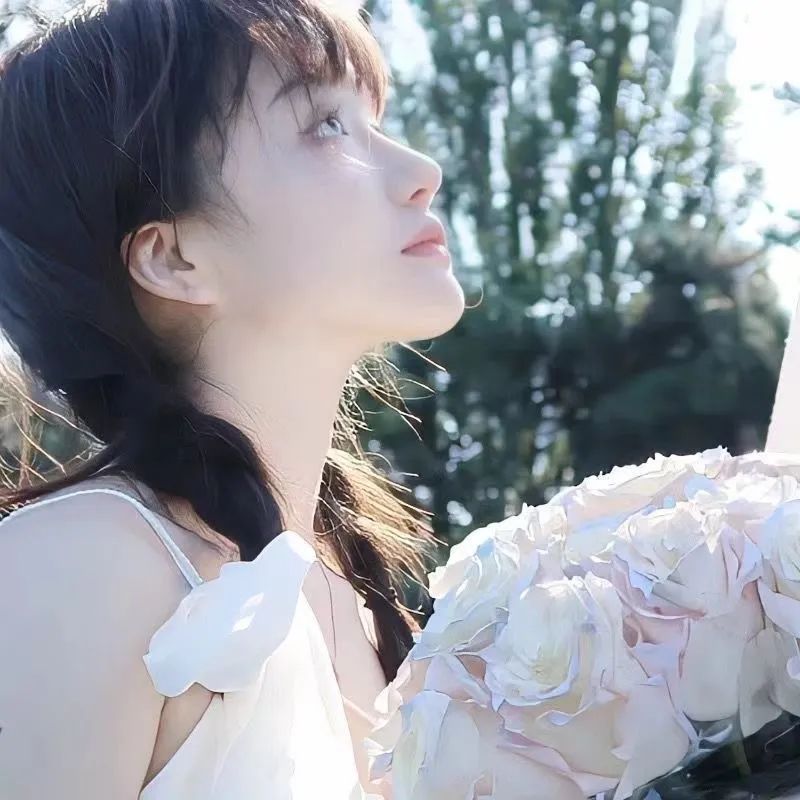 #情侣头像[超话]#你啊大概是我世界里最后一次风吹草动 ​​​
