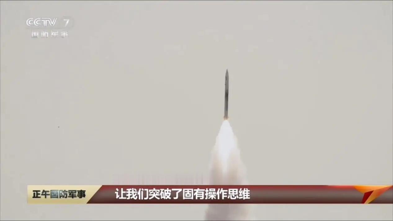 中国又搞定了一个美国做不到的武器。

根据央视的报道，全球第一款中程野战光杆弹防
