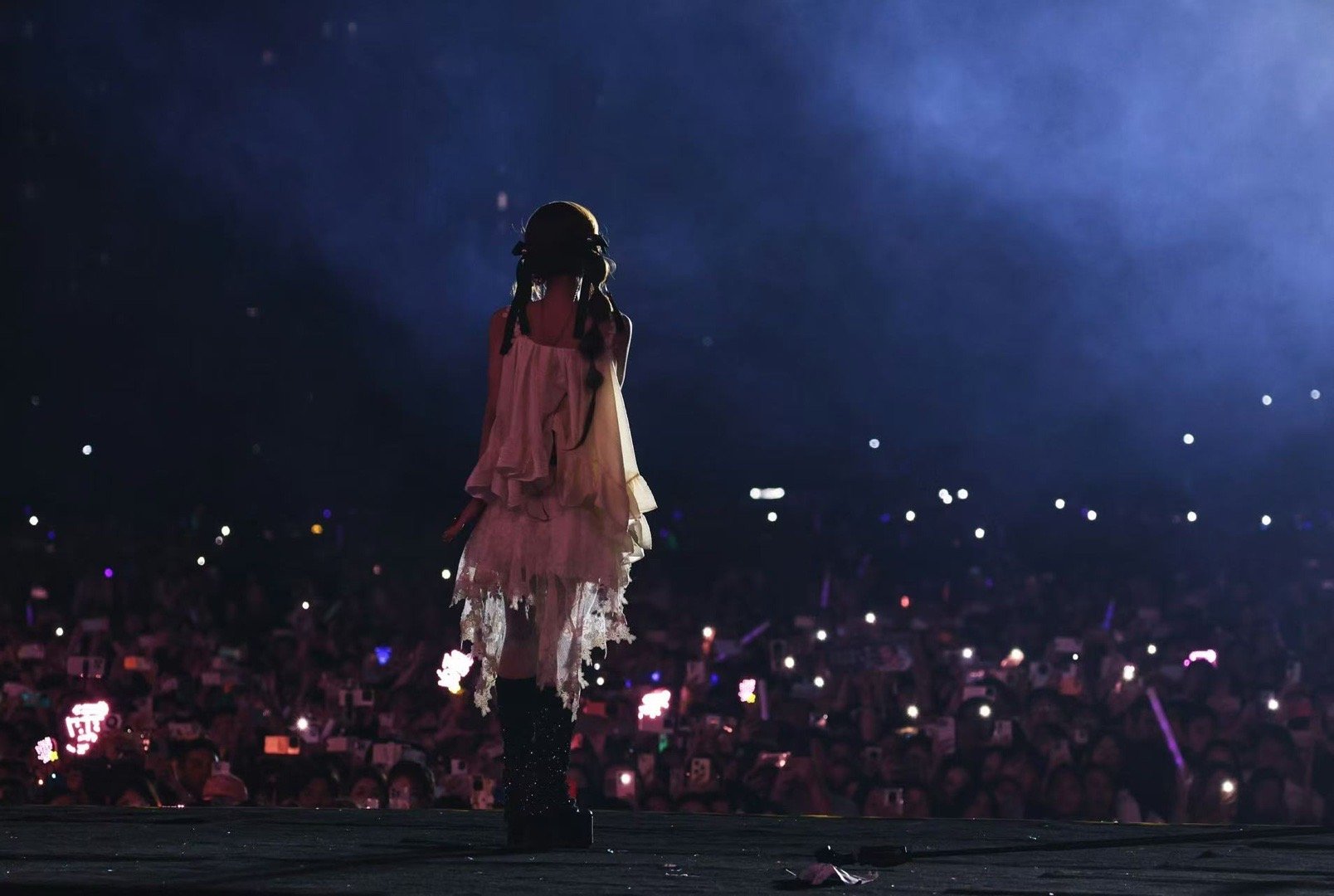 黄霄雲献唱逐玉插曲 黄霄雲唱这种有力量的歌确实有一套，《前路》里那种向前冲的劲儿