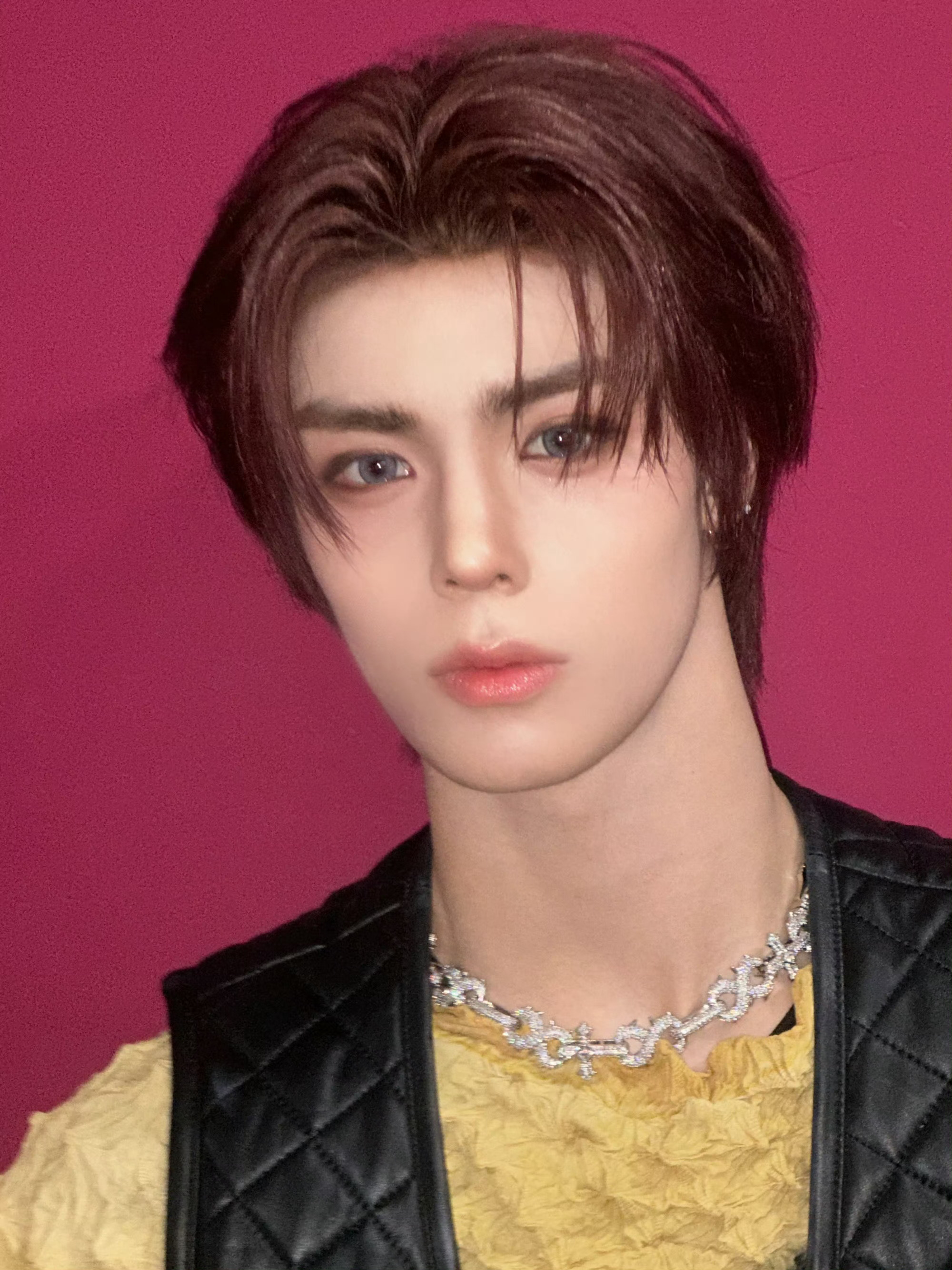 中国籍爱豆很难不知道时代少年团他们很有名啦，陈炳帆是在韩务工绿卡，选秀C位出道请