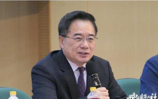 基本上全部台湾名嘴的言论，都在放尸比。
蔡正元怼沈逸，说他没有从政经验。只是酸腐
