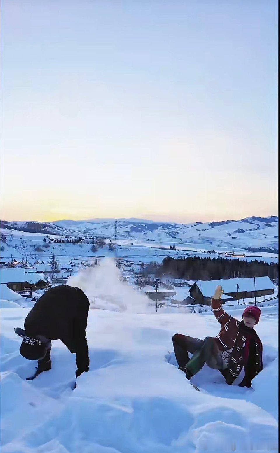 丁程鑫滑雪照丁程鑫滑雪照靠陈昕刨雪 被丁程鑫的滑雪照打动了！靠陈昕刨雪时的松弛状