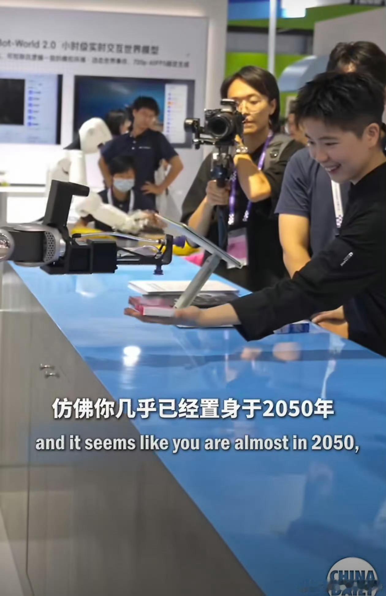 外国人逛中国科技展怀疑穿越了 个体经济借着AI风口迎来新机遇，独立运营、自主接单