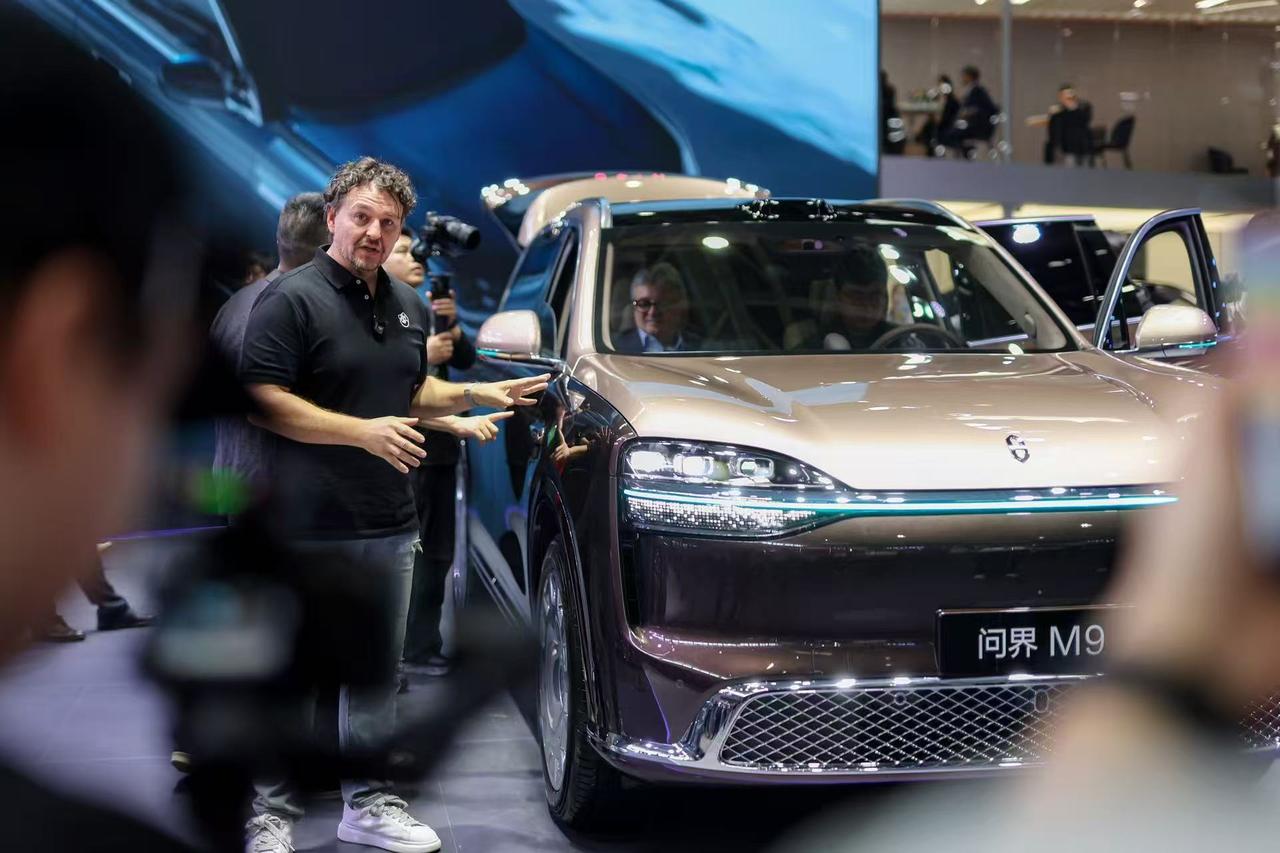 北京车展问界太炸了！M6一登场直接成焦点
 
今年北京车展，问界展台绝对是E2馆