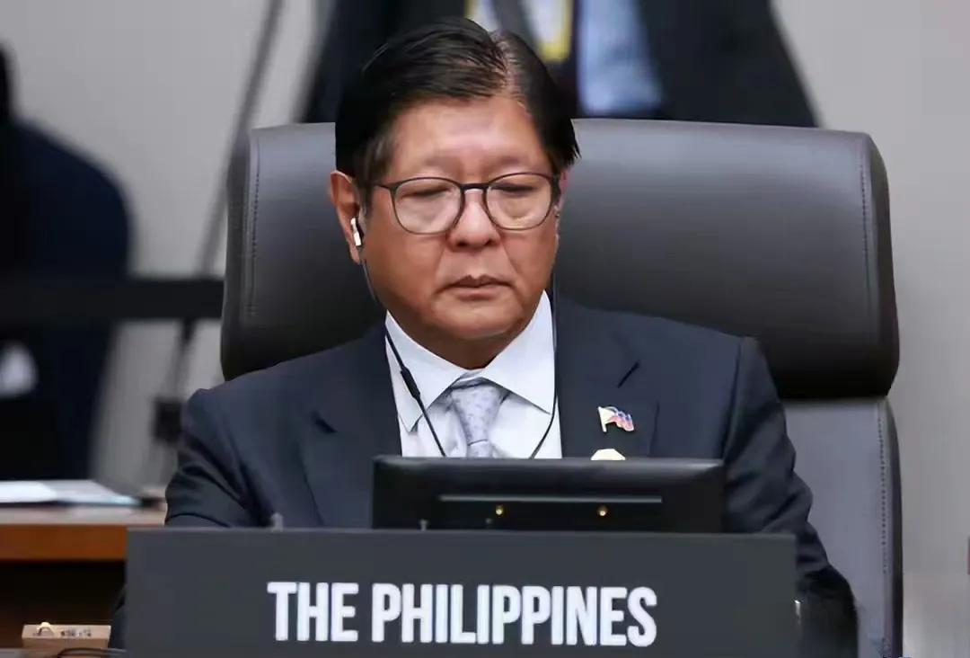 菲律宾这波家庭大戏也太抓马了吧！总统小马科斯居然被亲姐当众撕了，还是在反腐败集会