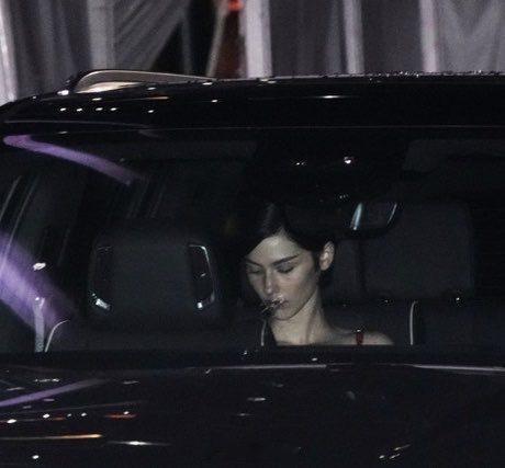 离开霉霉婚礼现场的艺人霉霉婚礼宾客离场照片 霉霉婚礼结束后宾客陆续离场，镜头一扫