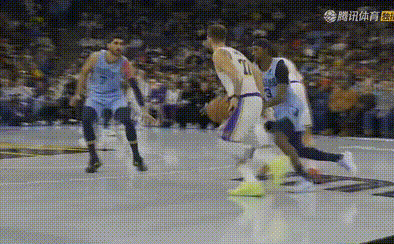 湖人取得领先，东契奇不讲理三分👌湖人vs灰熊 ​​​