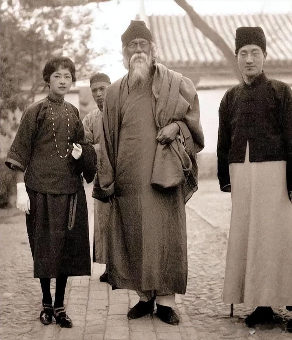 我们在中国别的事情不说，比较的个人自由我看来是比别国强的多，有时简直太自由了，我