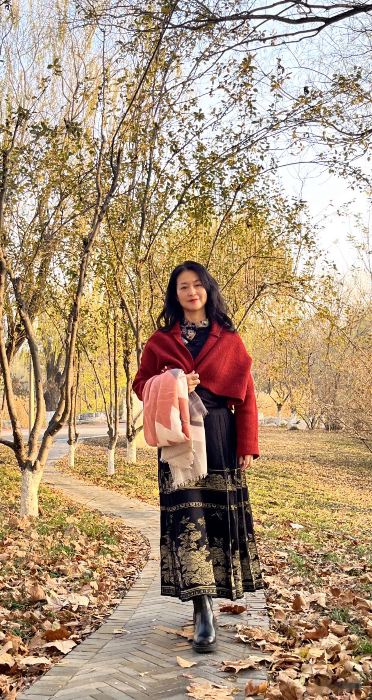 我53岁，退休三年了，觉得退休了真好啊！

先不说别的，就拿睡觉来说想什么时候睡