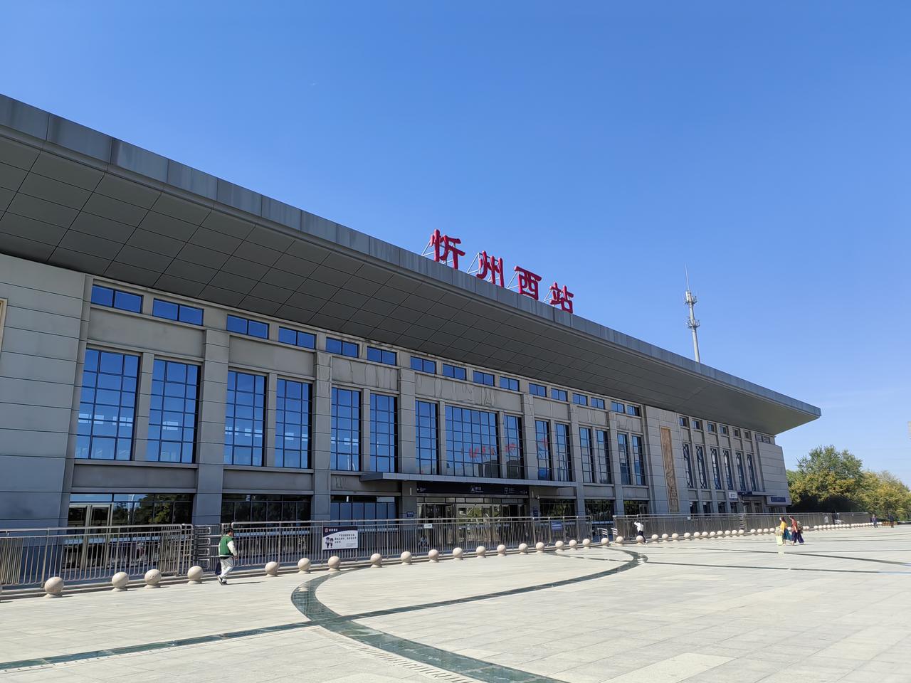 入住忻州青旅了。每晚38元，四人间，但是，没有年轻人，就我自己，年轻人都上班呢。