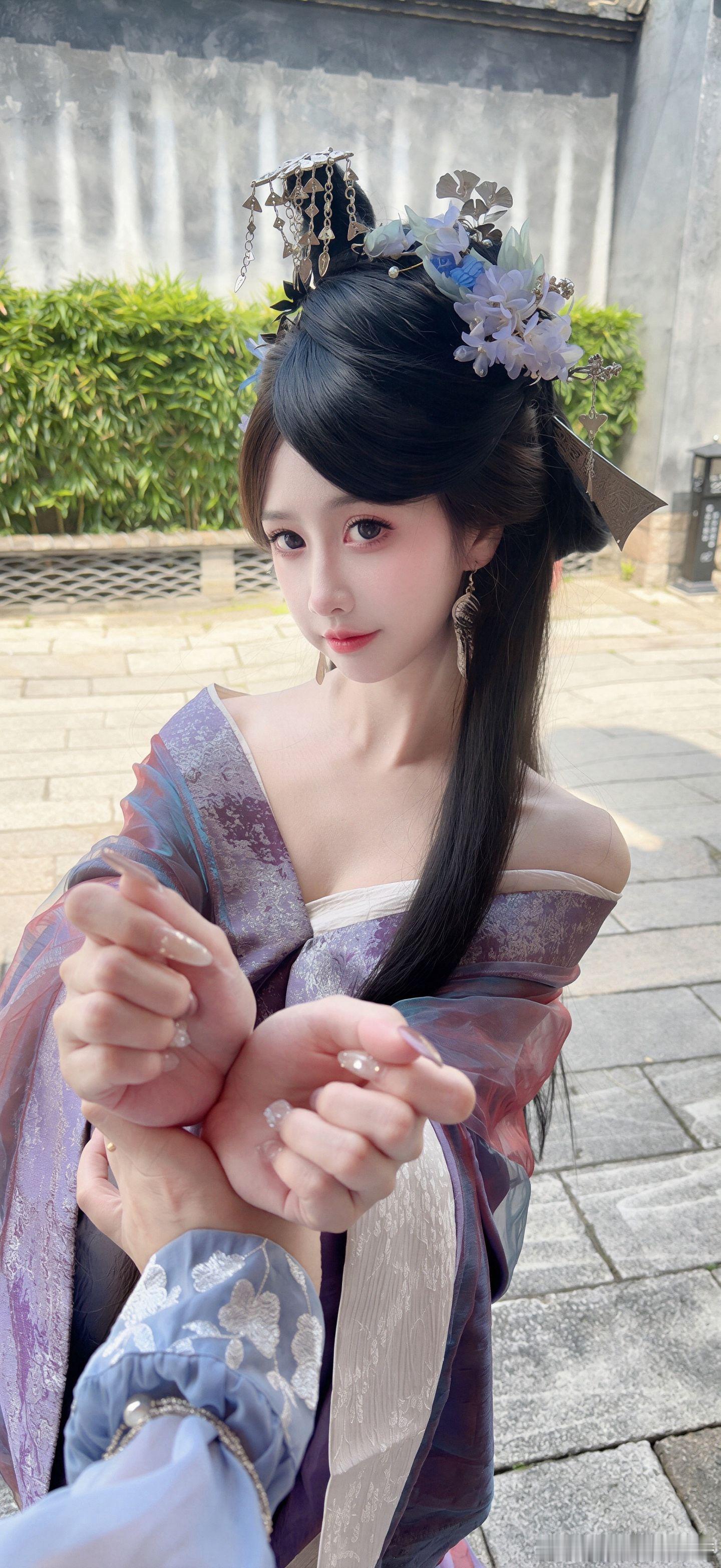 人间情悠悠，姑娘把谁记心头！ ​​​