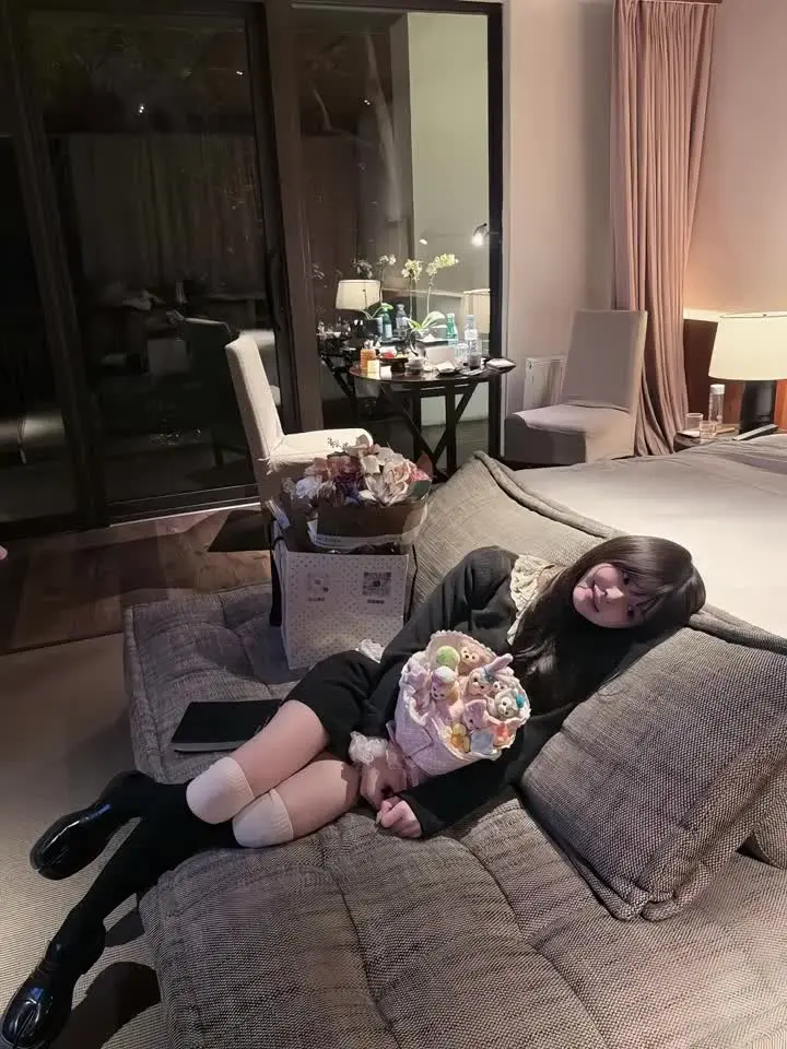 共坠繁华赏风雅 亦真亦假