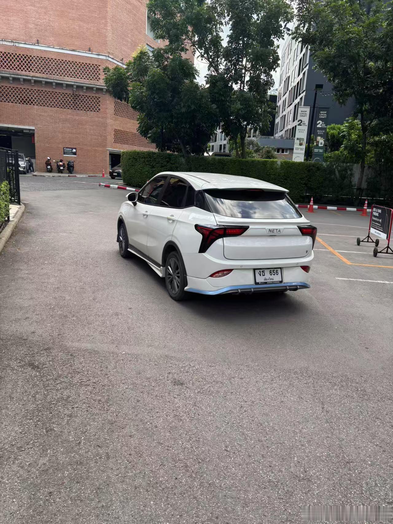 在清迈看到了很多哪吒，但又怎样呢，大决战时代，赢下几场游击战是不值一提的。汽场全