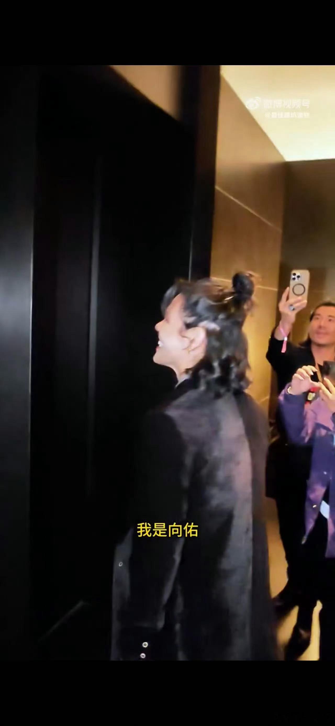 向佐 我也是郭碧婷粉丝 向佐郭碧婷神仙感情，粉丝纷纷来围观，期待二人多互动，甜蜜