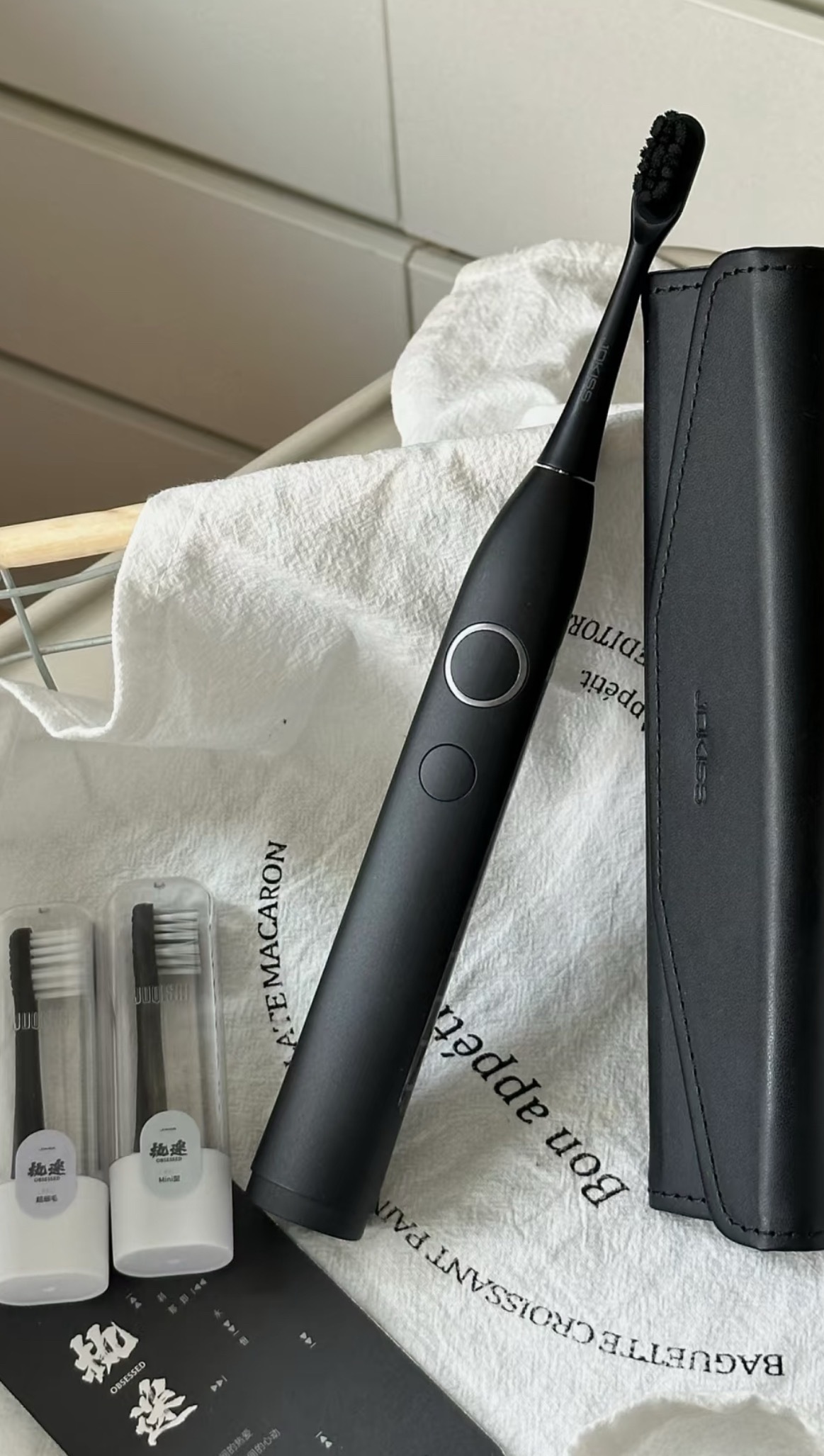 换了电动牙刷，真的打开新世界大门！声波震动比我手动刷干净太多，牙缝里的咖啡渍两礼