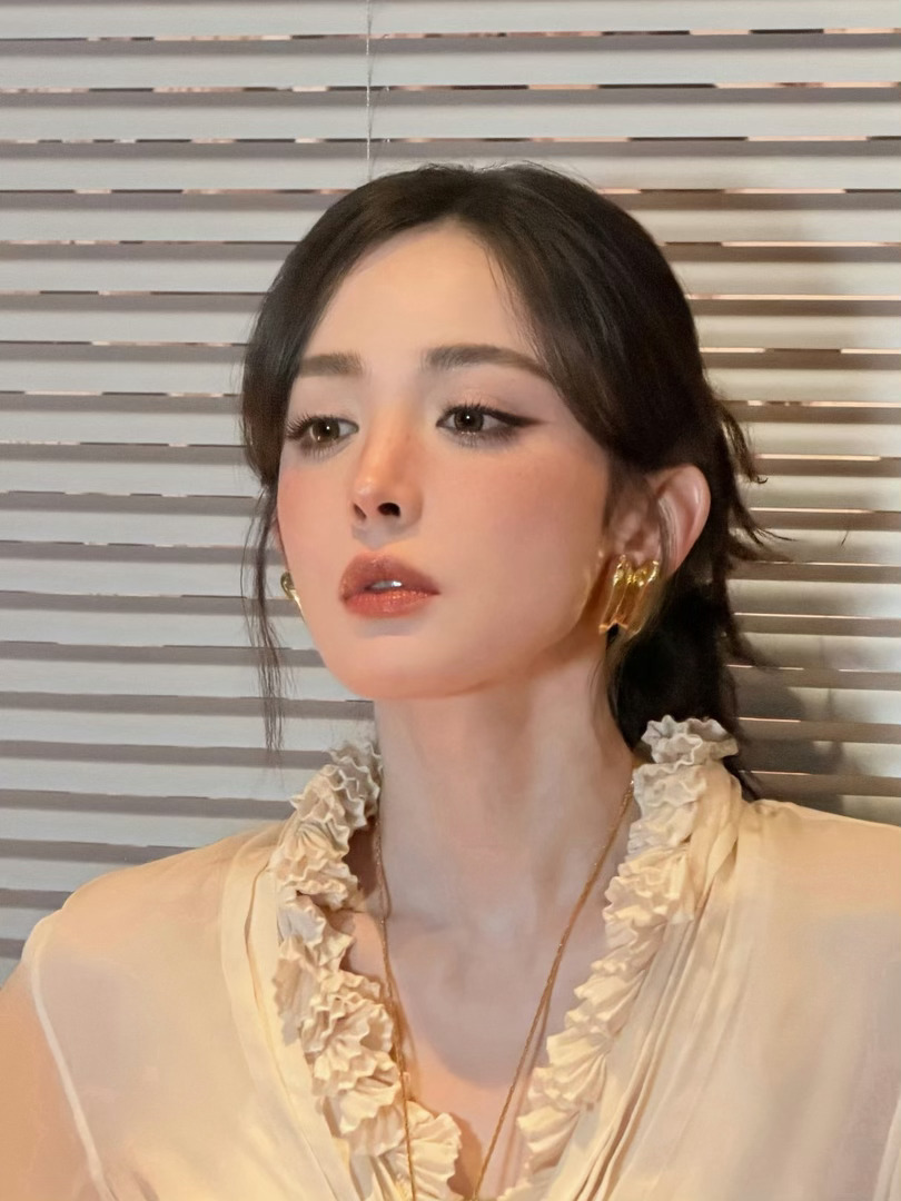 娜扎雀斑妆完完全全魅惑娜扎亚裔贵气雀斑妆 谁被娜扎的雀斑妆狠狠拿捏了！亚裔混血感