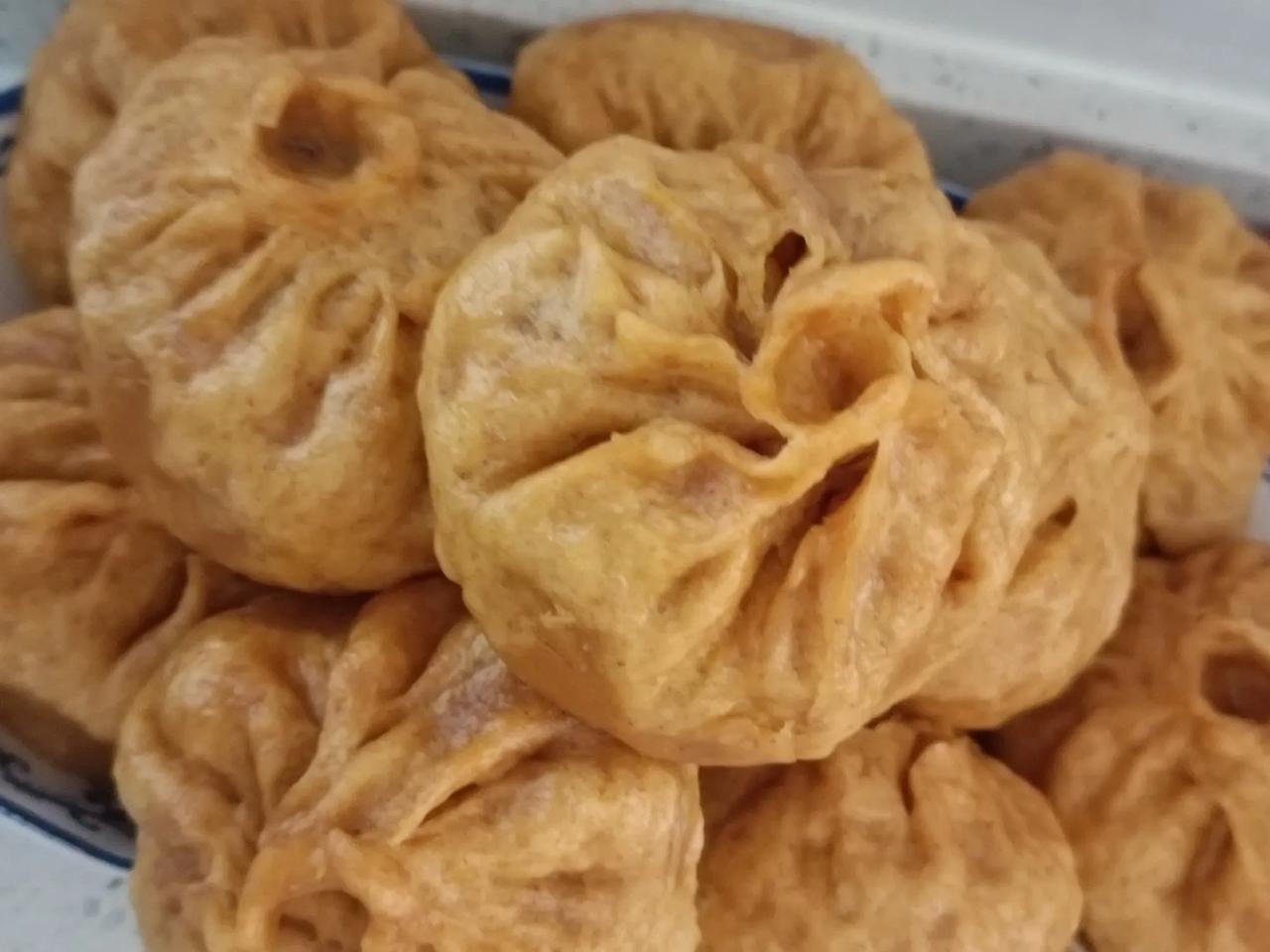 《扬州包子真好吃》
 
“扬州包子真好吃。”每当我品尝到这道美食，都会忍不住发出