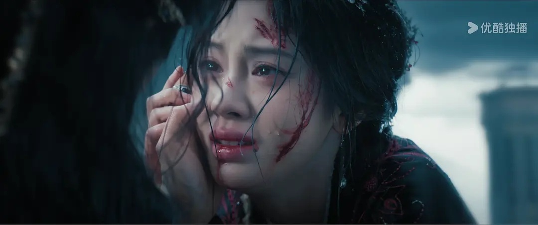 不是？这是鞠婧祎？哭的我都没认出来是她