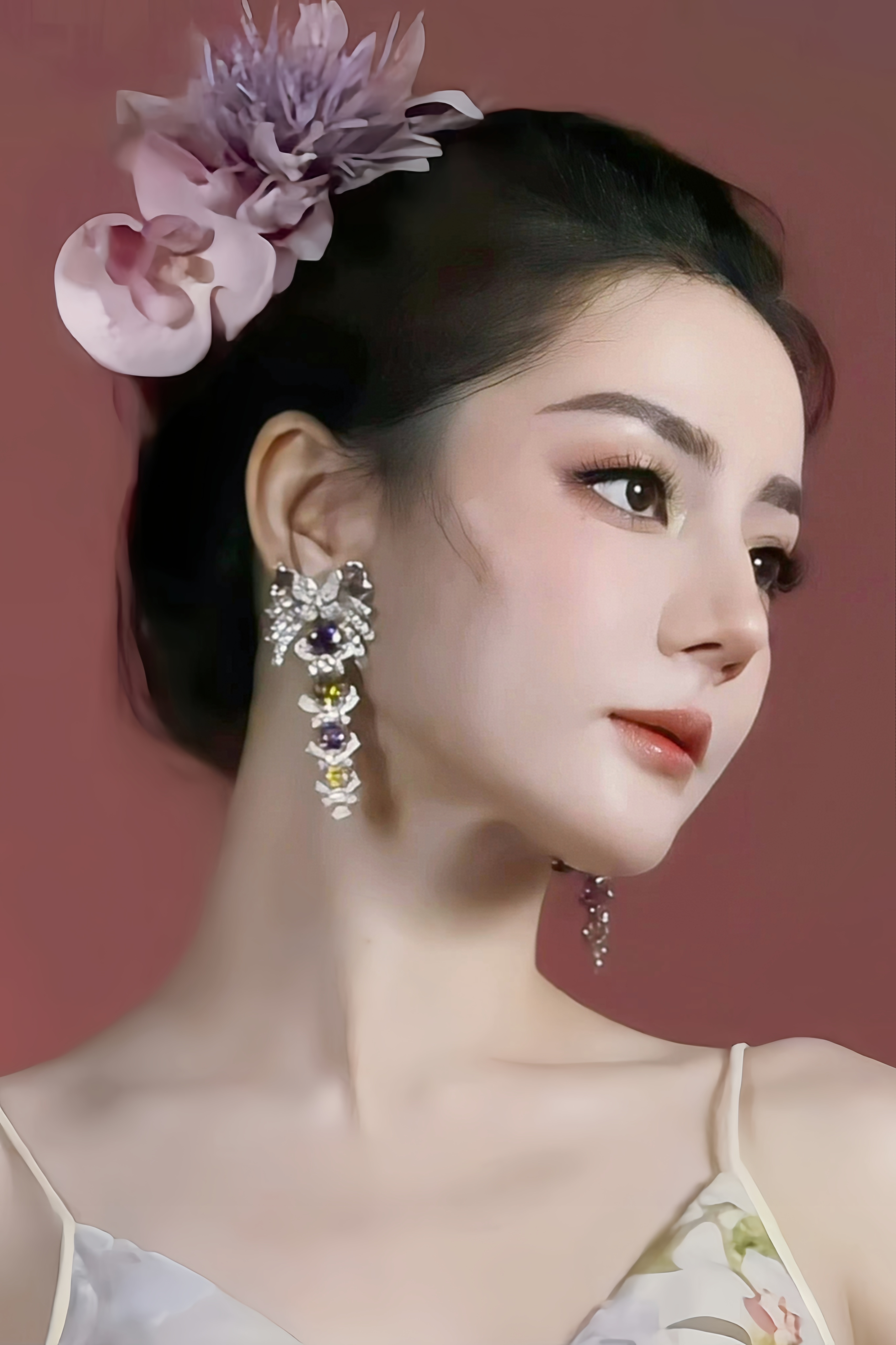 迪丽热巴上一秒美美出场下一秒笑场超绝侧颜[舔屏][舔屏][舔屏]迪丽热巴[超话]
