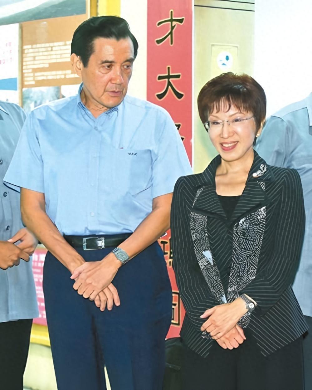 两岸统一不可逆转，收复台湾后，马英九和洪秀柱谁更适合领导台湾？
 
马英九这履历