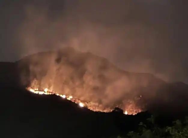 截至目前，香港大埔火灾具体原因还在调查中，但初步来看可能有以下因素。26 日下午