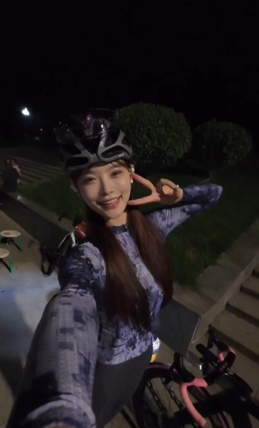 夜骑真的可以治愈一切💜嘘… 这是只有夜猫子才懂的快乐！
白天的烦恼随风声一键清