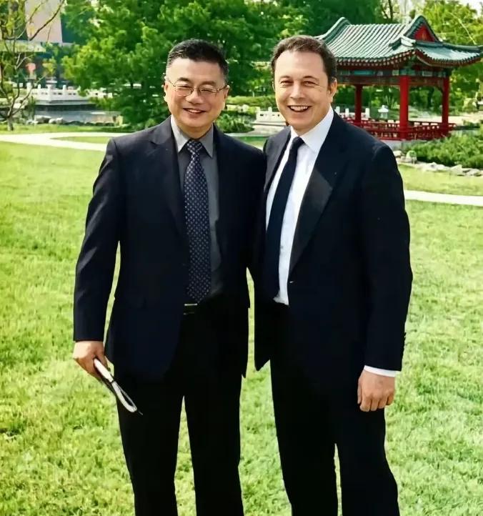 马斯克最服气的中国人
 
大家都知道马斯克行事特立独行、眼光独到，能让他由衷认可