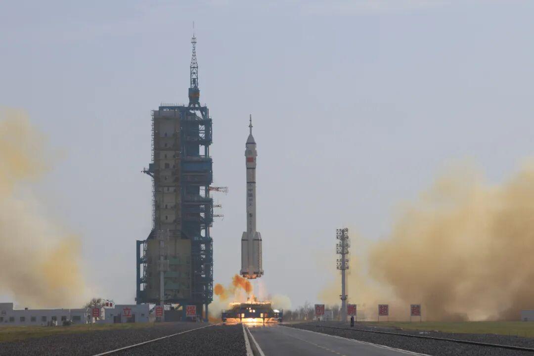 中国载人航天工程首任设计师中国工程院院士王永志一生致力于火箭研发！

王永志曾硬