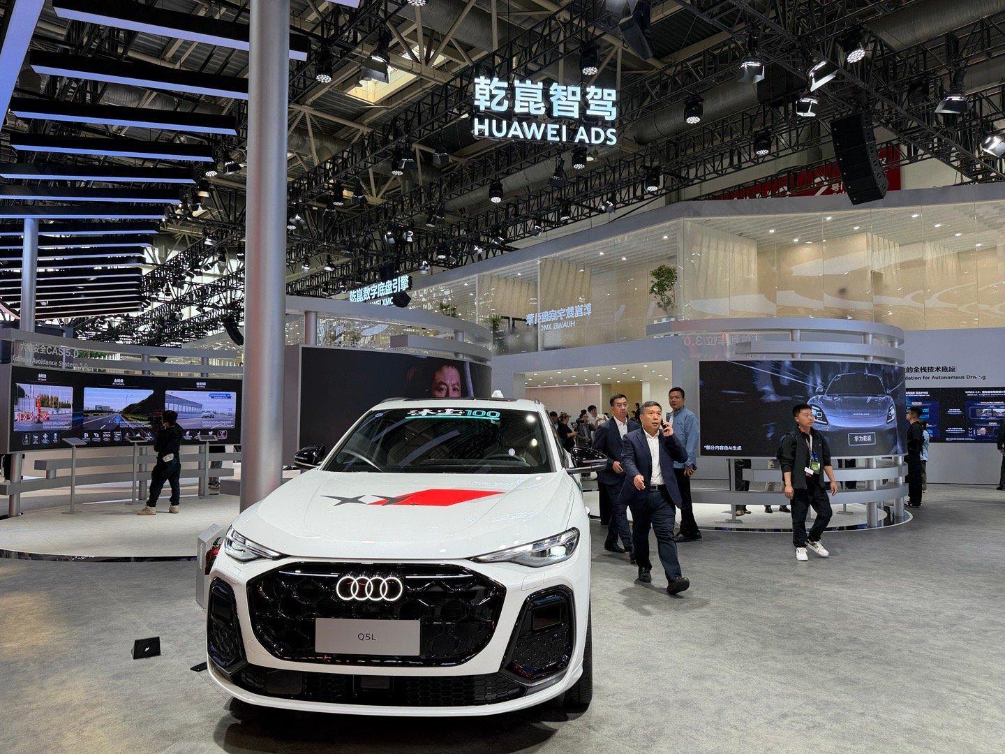全球首款搭载华为乾崑智驾技术的豪华燃油SUV——全新奥迪Q5L，亮相华为乾崑展台